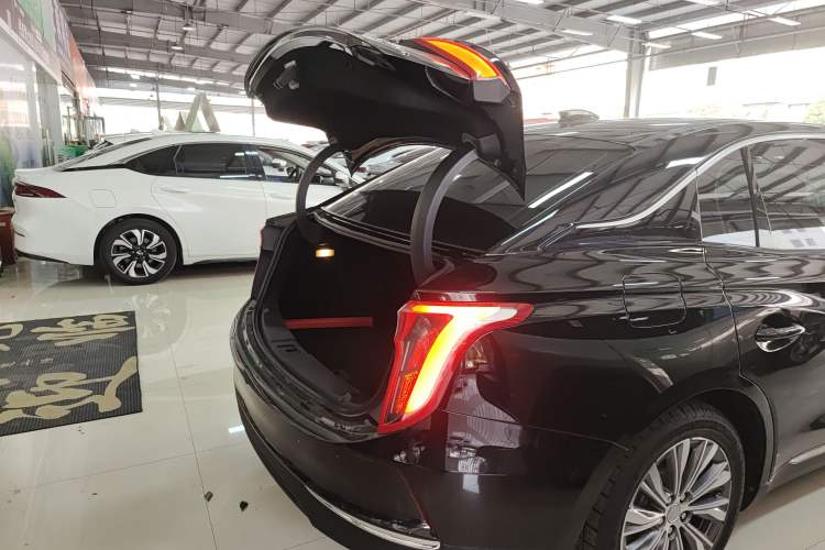 Used Hongqi E-QM5 2022 431 km Charge & Enjoy Edition