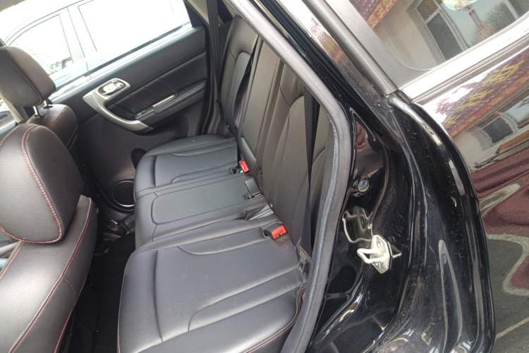 Used Haval H6 2013 Upgraded Model 2.4L Automatic Two-Wheel Drive Elite Version