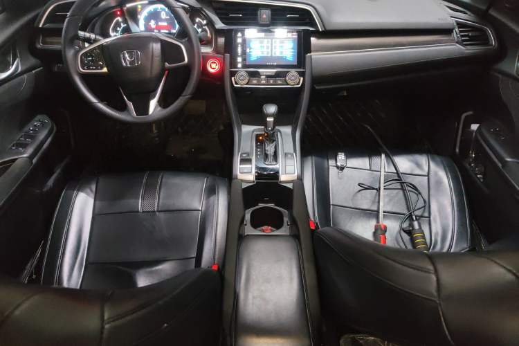 Used Honda Civic 2019 220TURBO CVT Dynamic Edition China VI Center Console