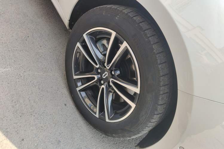 Used Hima AITO M5 2025 All-Electric Ultra Rear-Wheel-Drive Version Right Front Wheel Hub