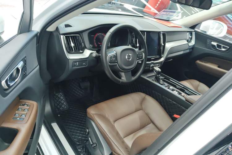 Used Volvo XC60 2019 T5 4x4 Smart Edition China VI Standard
