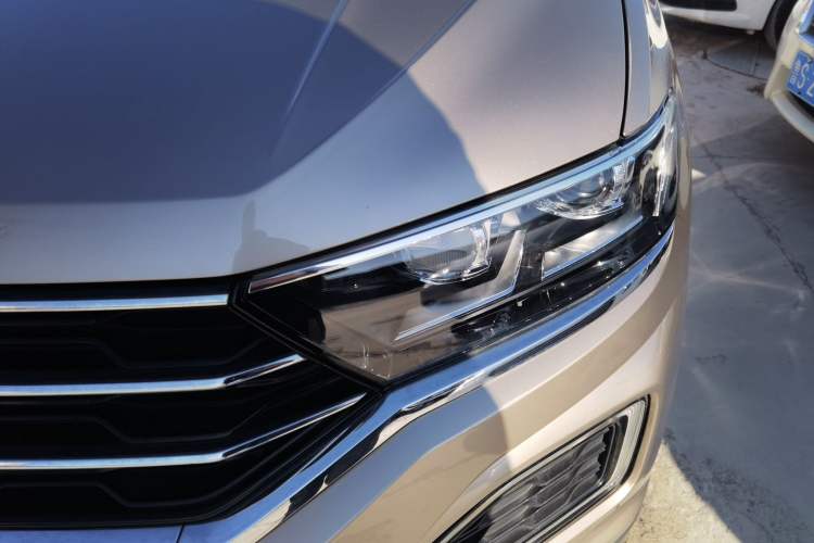 Used Volkswagen T-ROC 2021 280TSI DSG Two-Wheel Drive Comfort Connect 30th Anniversary Edition
