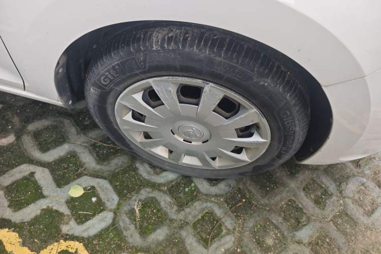 Used Skoda Rapid Spaceback 2016 Revised Version 1.6L Automatic Front-Drive Edition Right Front Wheel Hub