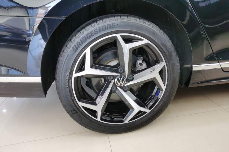 Used Volkswagen Magotan 2023 2 Million Units Limited Edition 330TSI DSG Leading Version
