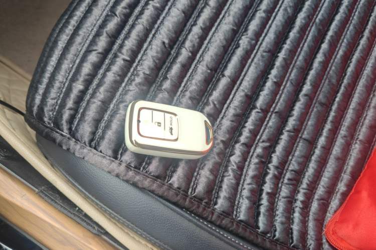 Used Honda CR-V 2017 240TURBO CVT Front-Wheel Drive Fashion Edition