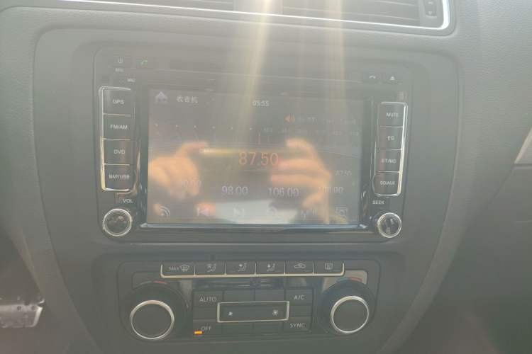 Used Volkswagen Sagitar 2014 Revised Version 1.4TSI Automatic Luxury Edition
