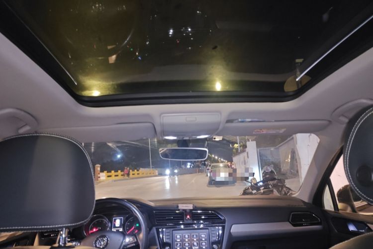 Used Volkswagen Tiguan L 2017 380TSI Automatic All-Wheel-Drive Luxury Edition Headliner