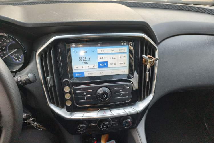 Used JMC Yusheng S350 2016 2.0T Manual Two-Wheel Drive Gasoline Luxury Version with Sunroof 5 Seats
