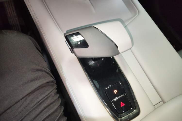 Used Changan UNI-Z New Energy 2024 Blue Whale Smart Electric iDD 125km Excellence Model
