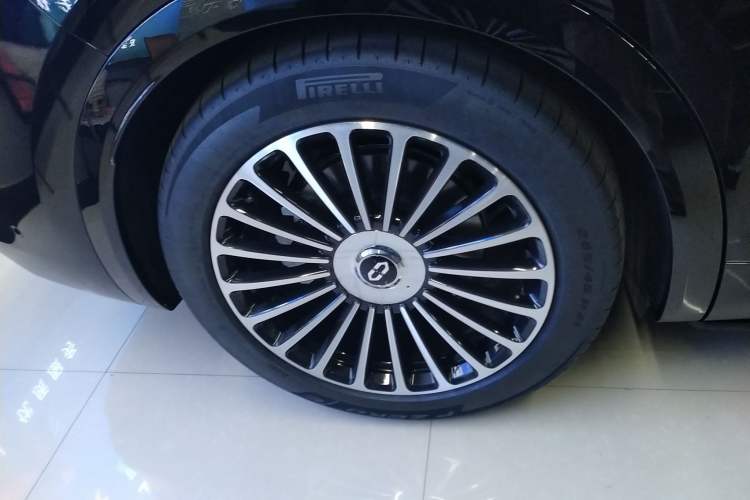 Used Hima AITO M8 2025 Extended-Range Ultra Version 53.4 kWh 6-Seater Edition Right Rear Wheel Hub