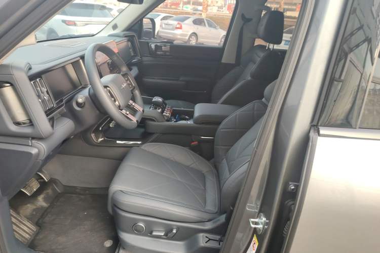 Used Formula Leopard Leopard 5 2023 Explore Edition