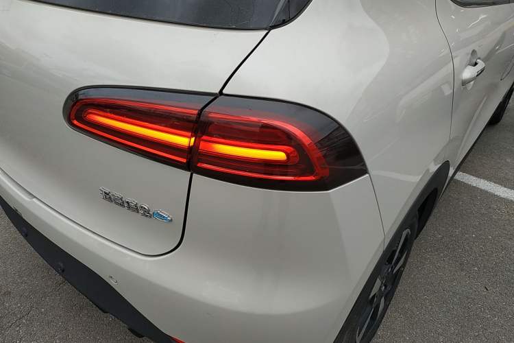 Used Wuling Bingo PLUS 2024 330 km Range Five-Seater Version Right Rear Taillight