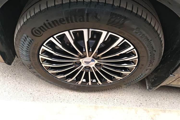 Used Denza D9 2025 DM-i Smart Drive 1020 Four-Wheel Drive Premium Model