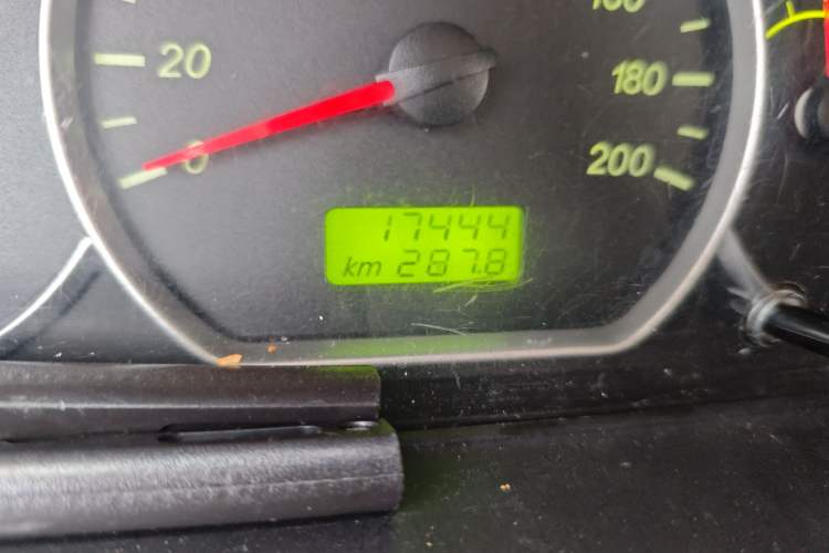 Used Wuling Hongguang 2020 1.2L S Base Model China VI LSI Odometer Close Up