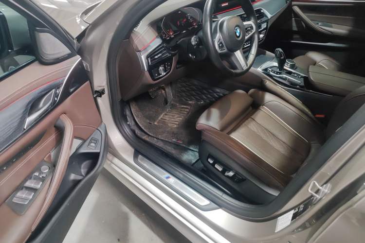 Used BMW 5 Series 2021 530Li Luxury Edition M Sport Package Driver Seat