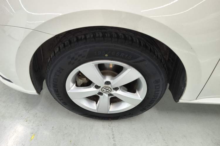 Used Volkswagen Gran Lavida 2015 1.6L Automatic Fashion Edition Left Front Wheel Hub