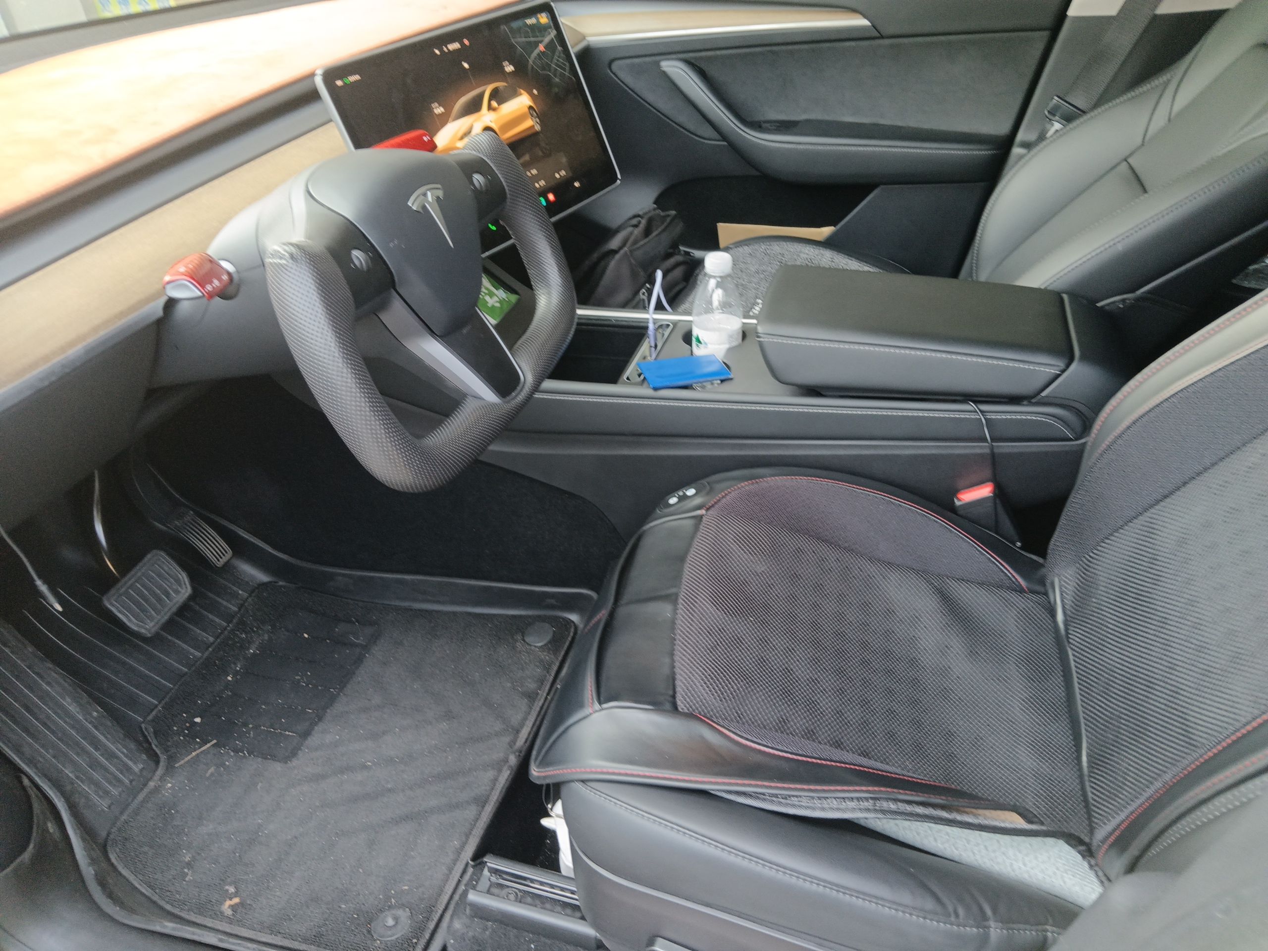 Переднее сиденье в автомобиле