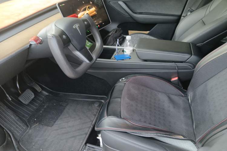 Used Tesla Model Y 2022 Long-Range All-Wheel-Drive Version