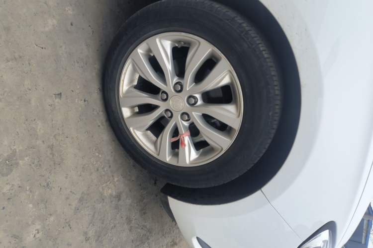 Used Buick GT 2021 Revised Version Flagship 1.5L Automatic Elite Edition Right Front Wheel Hub