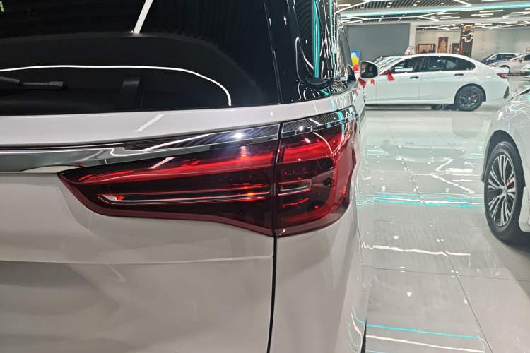 Used Buick GL8 2023 ES Lu Zun Deluxe Model