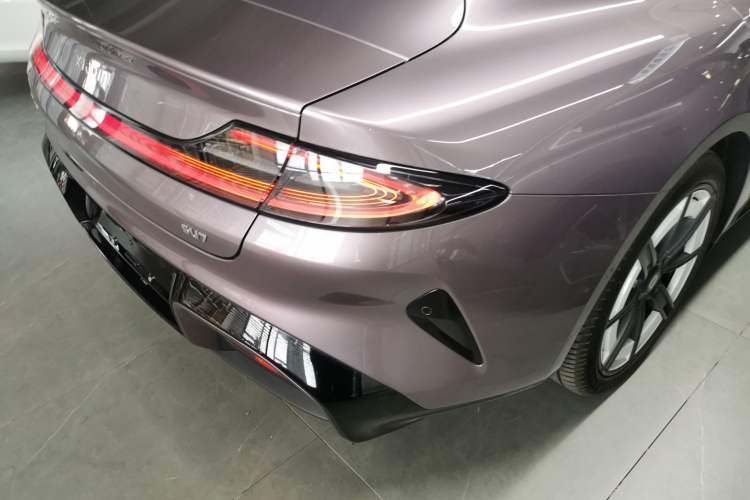 Used Xiaomi Auto SU7 2024 Rear-Drive Ultra-Long Range Advanced Pro-Level Intelligent Driving Version Right Rear Taillight