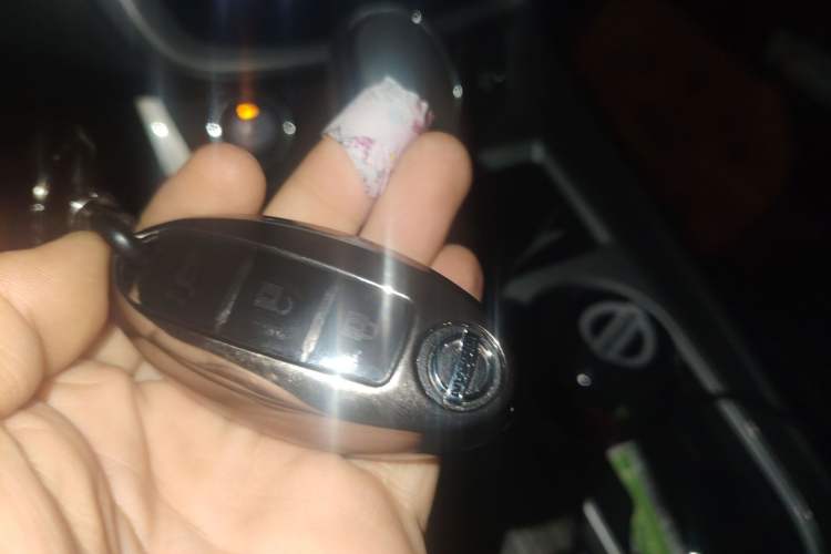 Used Nissan Murano 2019 2.5L XL Two-Wheel Drive Smart Connect Luxury Edition China VI Standard Vehicle Key