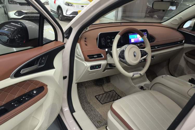 Used ORA Good Cat 2023 401 km Standard Range Premium Version Lithium Iron Phosphate Interior 3