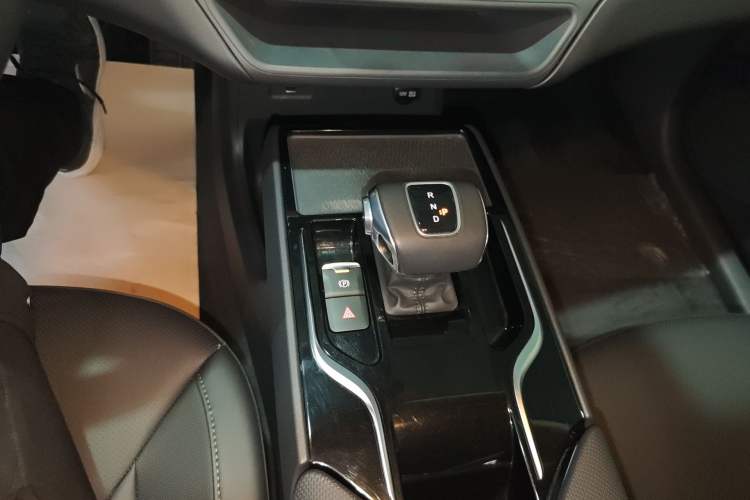 Used Hongqi E-QM5 2022 431 km Charge & Enjoy Edition
