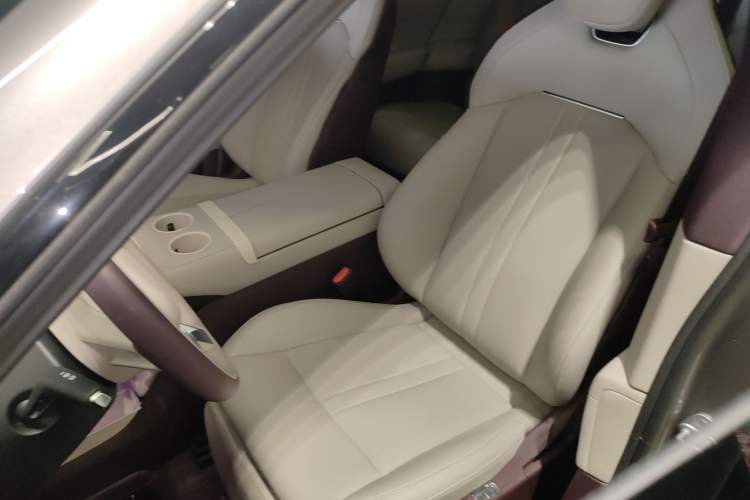 Used Xiaomi Auto YU7 2025 Ultra-Long Range Rear-Wheel Drive Version
