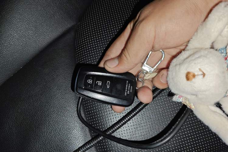 Used Toyota Camry 2018 2.5G Luxury Edition Vehicle Key