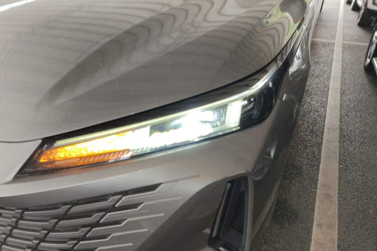 Used CHANGAN Eado DD 2023 Blue Whale NE 1.5T GDI DCT Navigation Model Left Front Headlight