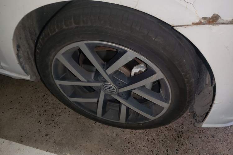 Used Volkswagen Golf 2020 Zhiai Edition 280TSI DSG Comfort Model Right Front Wheel Hub