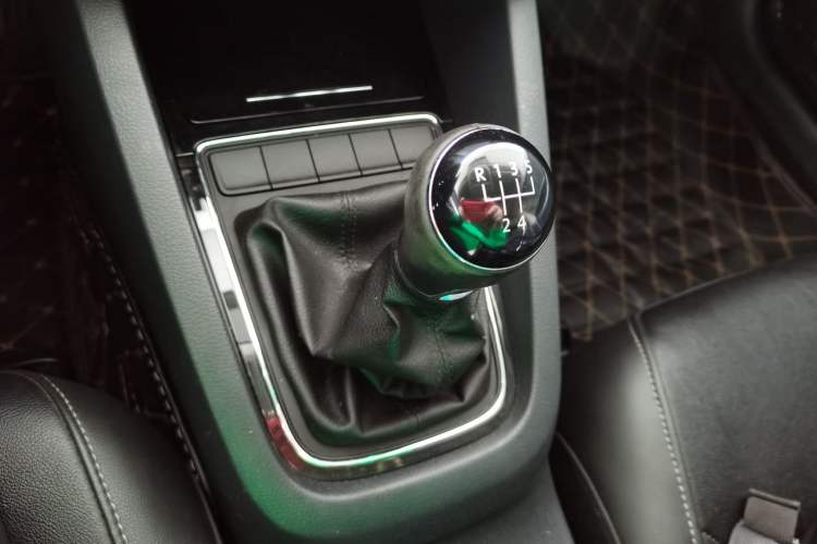 Used Volkswagen Sagitar 2015 1.6L Manual Comfort Model