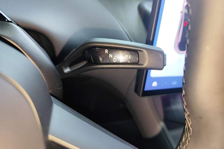 Used Xiaomi Auto YU7 2025 Ultra-Long Range Rear-Wheel Drive Version Gear Lever