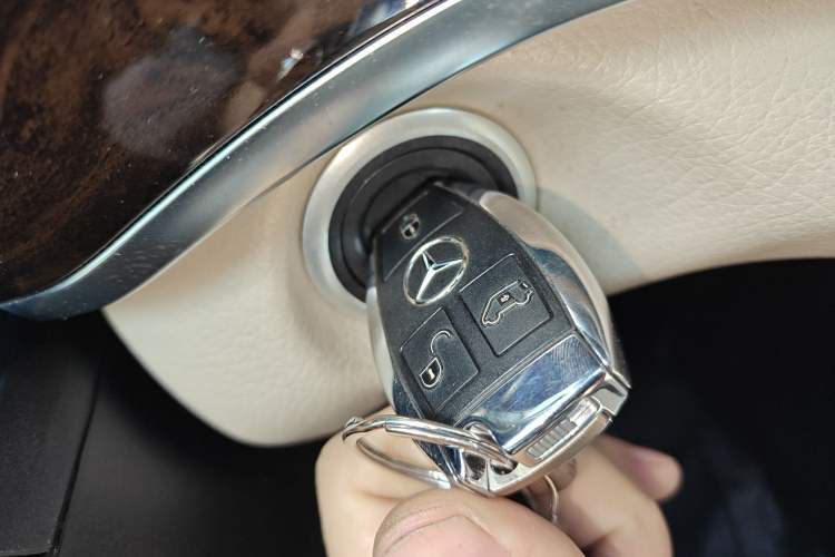 Used Mercedes-Benz V-Class 2018 V 260 L Prestige Extended Version China VI Vehicle Key