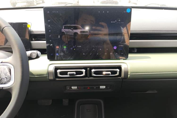 Used Baojun Spark EUV 2026 301km Flagship Edition Audio And AC Panel