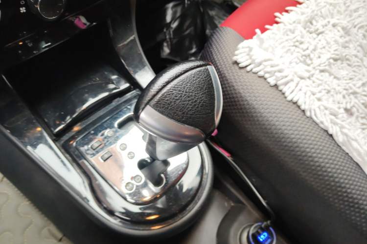 Used Citroen C-Quatre 2013 Sedan 2.0L Automatic Joyful Model Gear Lever