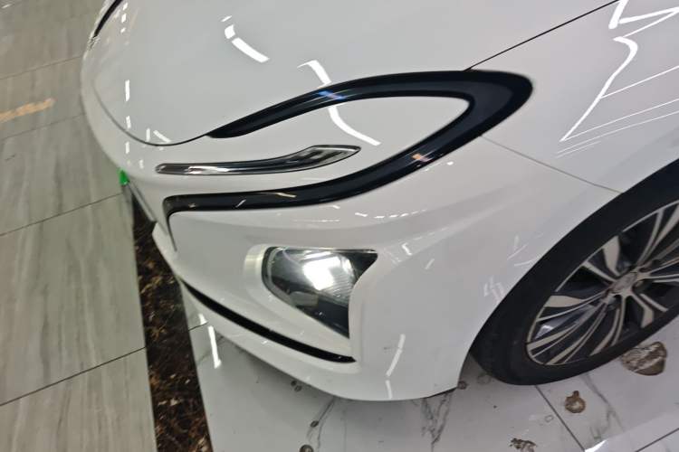 Used Hongqi E-QM5 2022 431 km Charge & Enjoy Edition