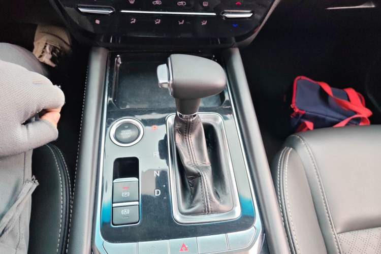 Used JETOUR X90 2019 1.6T DCT Luxury Touring Edition 5 Seats China VI Standard Gear Lever