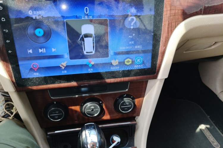 Used Volkswagen Lavida 2013 1.6L Automatic Luxury Edition Audio And AC Panel