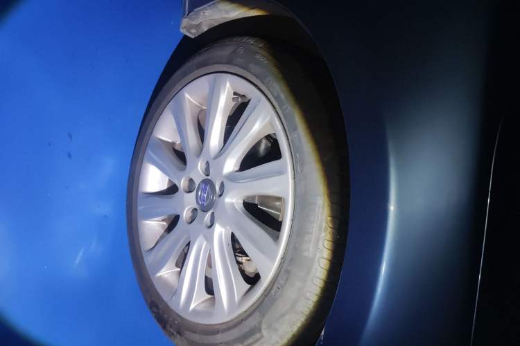 Used Volvo V40 2015 1.6T Zhiya Edition Right Front Wheel Hub