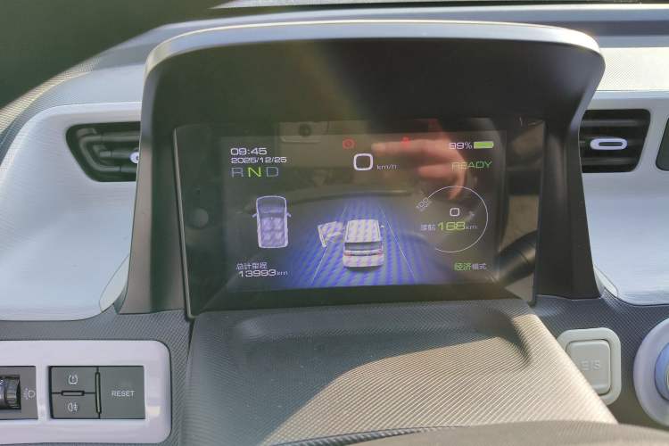 Used Wuling Hongguang MINIEV 2022 Macaron Premium Model – Lithium Iron Phosphate