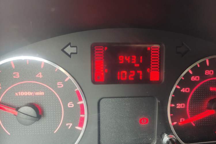 Used Wuling Rongguang 2021 1.5L Extended Basic Model LAR Odometer Close Up