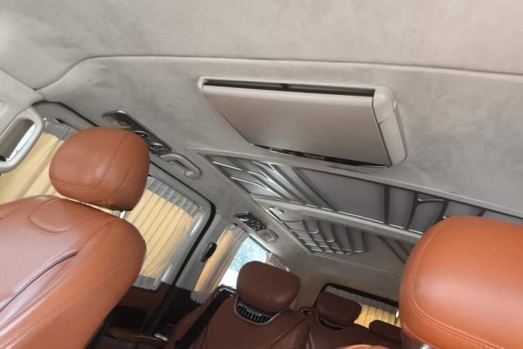 Used Mercedes-Benz Vito 2023 2.0T Elite Version 7 Seats
