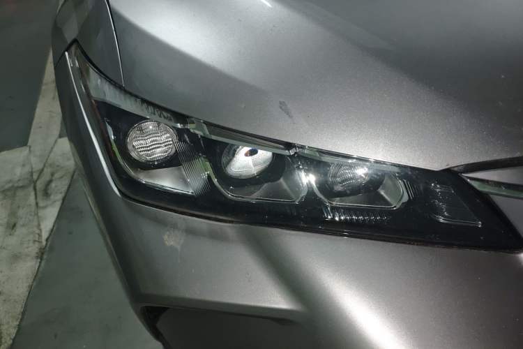 Used Toyota Avalon 2019 2.0L Luxury Edition China VI Standard Right Front Headlight