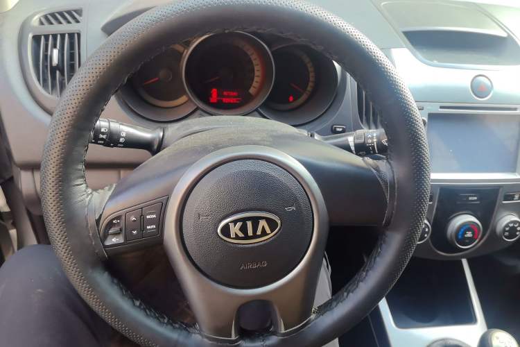 Used Kia Forte 2011 1.6L MT GLS