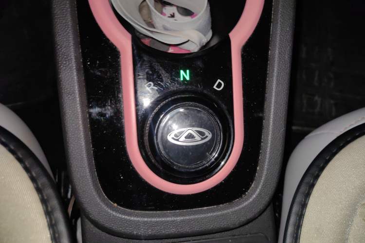 Used Chery Little Ant 2022 Restyled Version Sweet Pink Edition Half-Sugar Version 30.6 kWh 30 kW 301 km Gear Lever