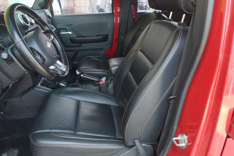 Used BAIC Off-Road BJ40 2016 40L 2.0T Manual All-Wheel Drive Prestige Edition Left Front Seat