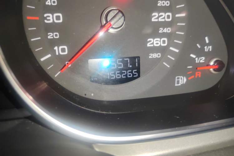 Used Audi Q7 2014 35 TFSI Ambition Edition Odometer Close Up