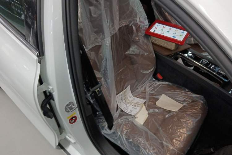 Used Volvo V60 2024 B5 Zhiyuan Luxury Edition
